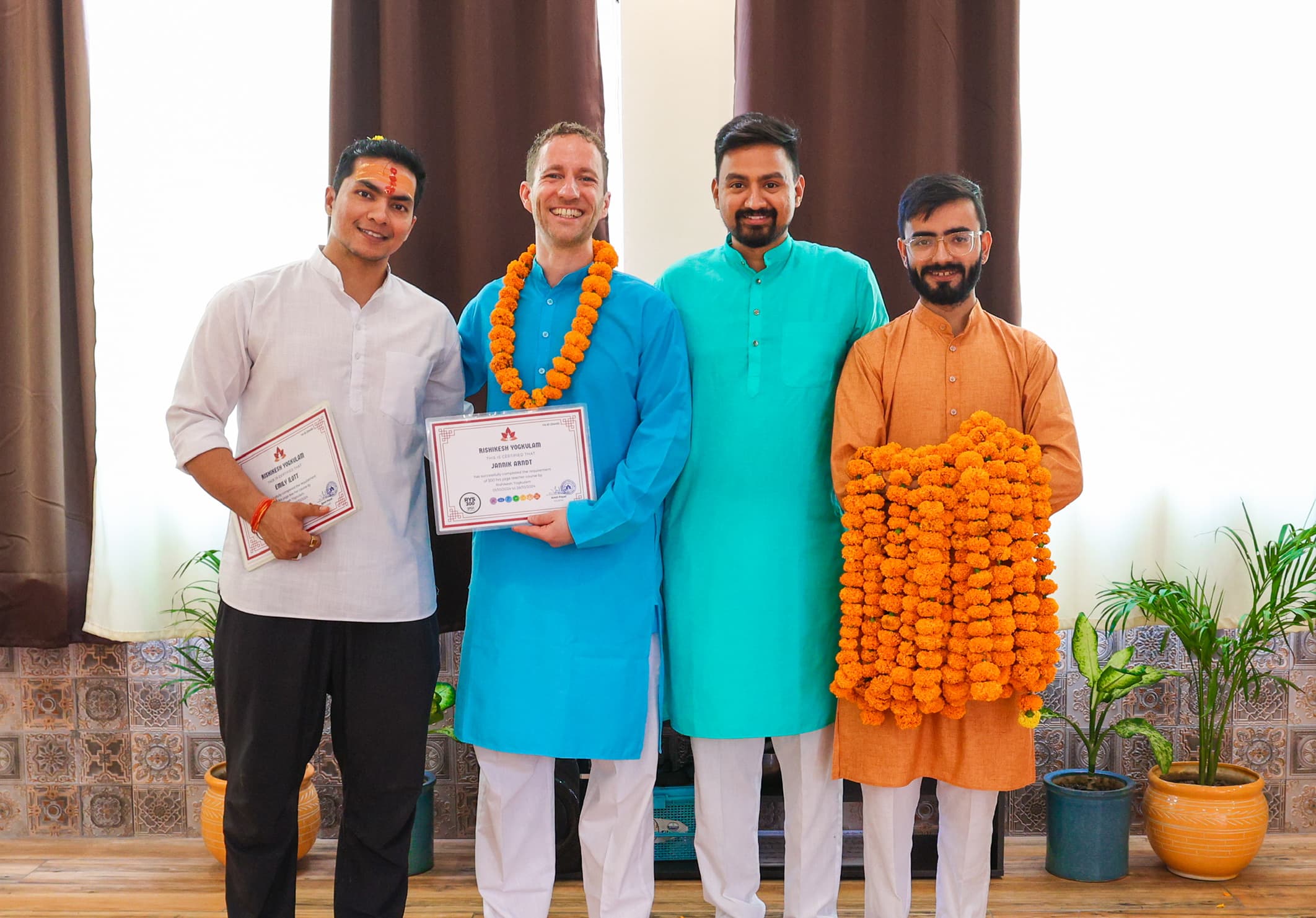 Urkundenverleihung in Rishikesh, India